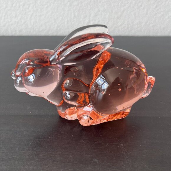 Vintage Coral Pink Glass Bunny Rabbit Figurine // 4" Long - Picture 1 of 7